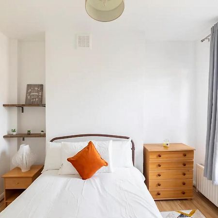 Large, Bright And Spacious 3 Bed Flat In London Eksteriør billede