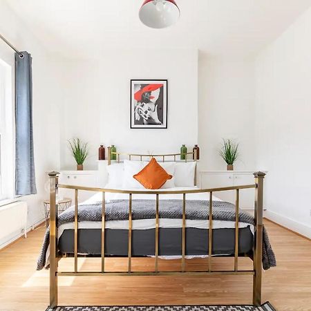 Large, Bright And Spacious 3 Bed Flat In London Eksteriør billede
