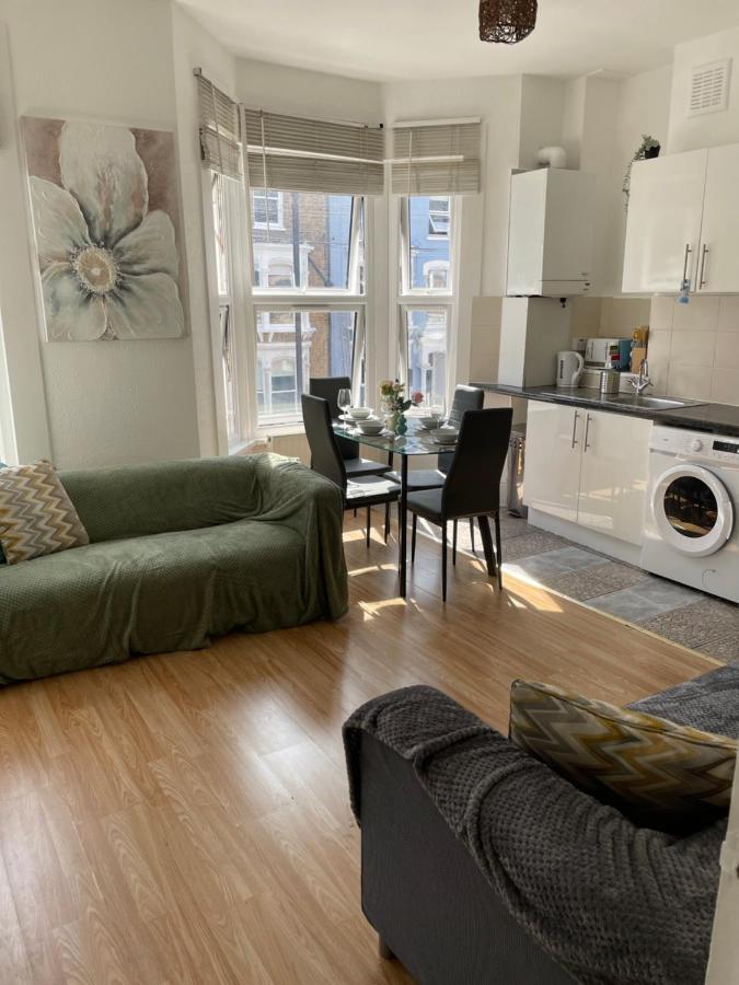 Large, Bright And Spacious 3 Bed Flat In London Eksteriør billede