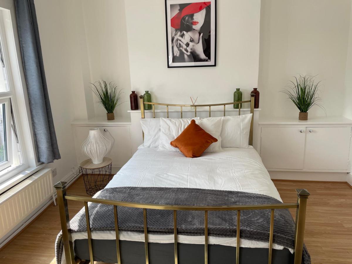 Large, Bright And Spacious 3 Bed Flat In London Eksteriør billede