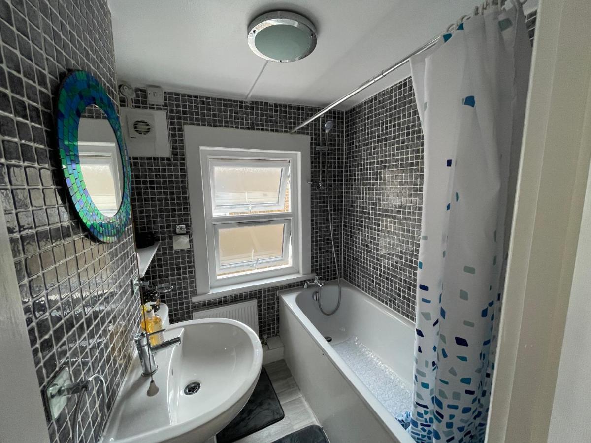 Large, Bright And Spacious 3 Bed Flat In London Eksteriør billede