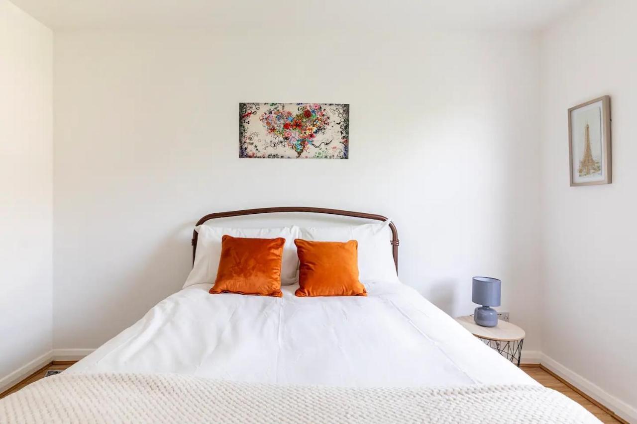 Large, Bright And Spacious 3 Bed Flat In London Eksteriør billede