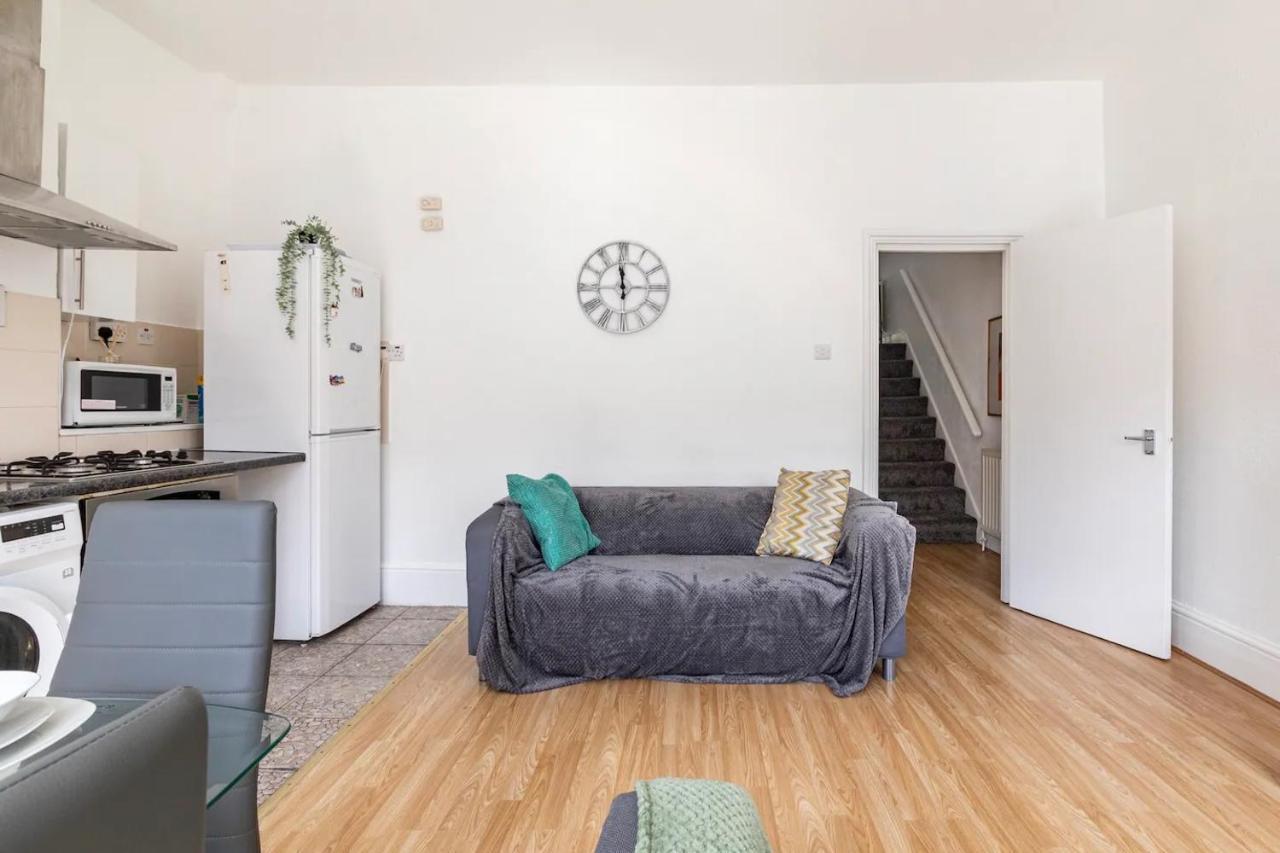 Large, Bright And Spacious 3 Bed Flat In London Eksteriør billede