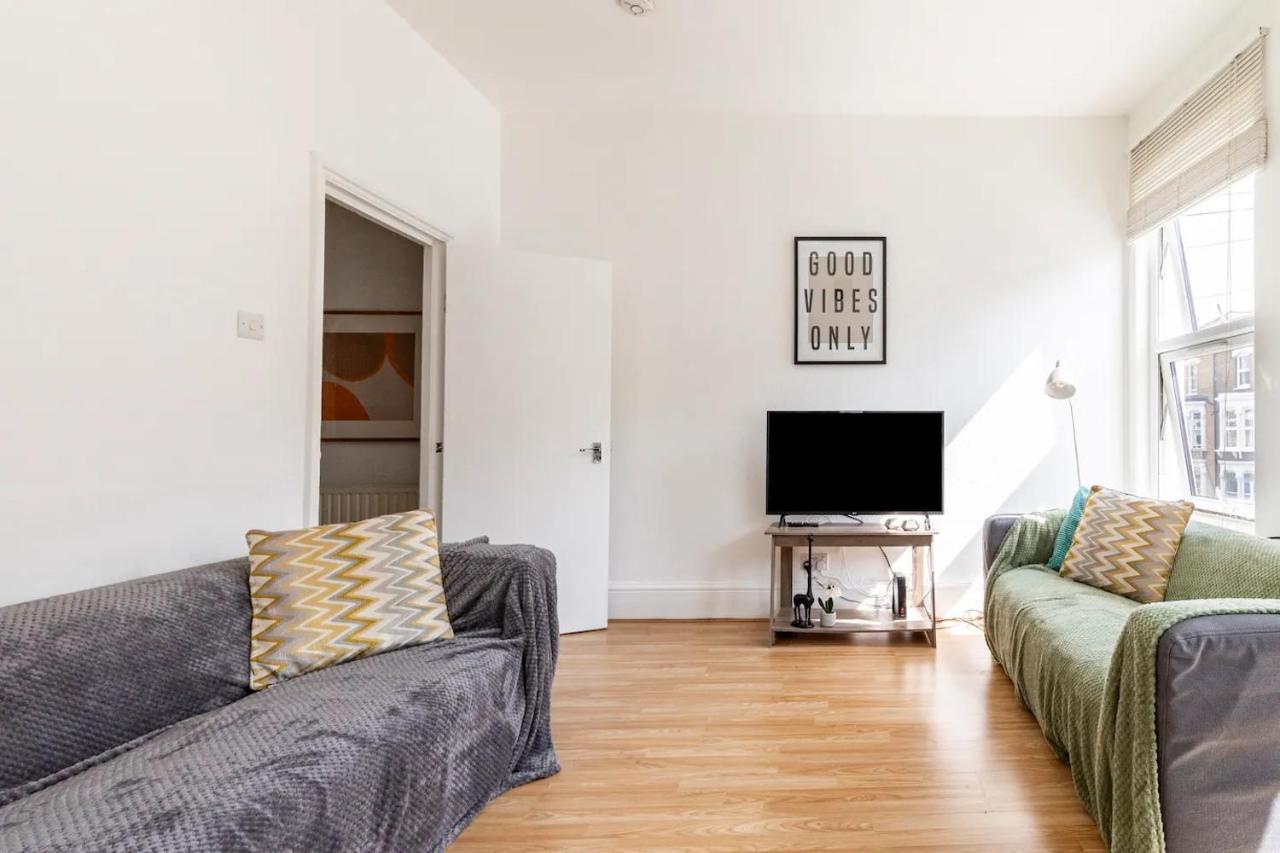 Large, Bright And Spacious 3 Bed Flat In London Eksteriør billede